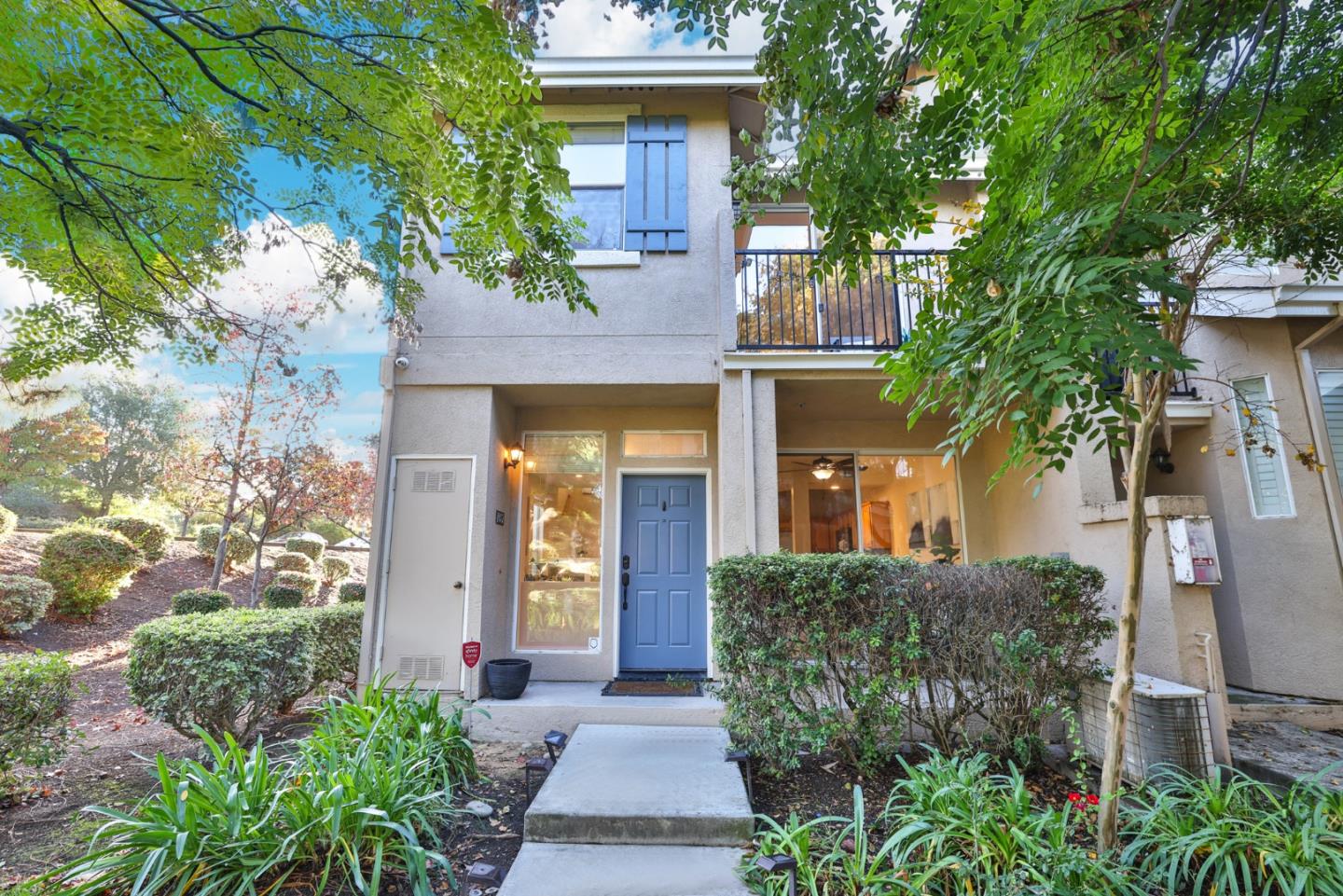 Detail Gallery Image 1 of 1 For 1087 Esparanza Way, San Jose,  CA 95138 - 2 Beds | 2/1 Baths