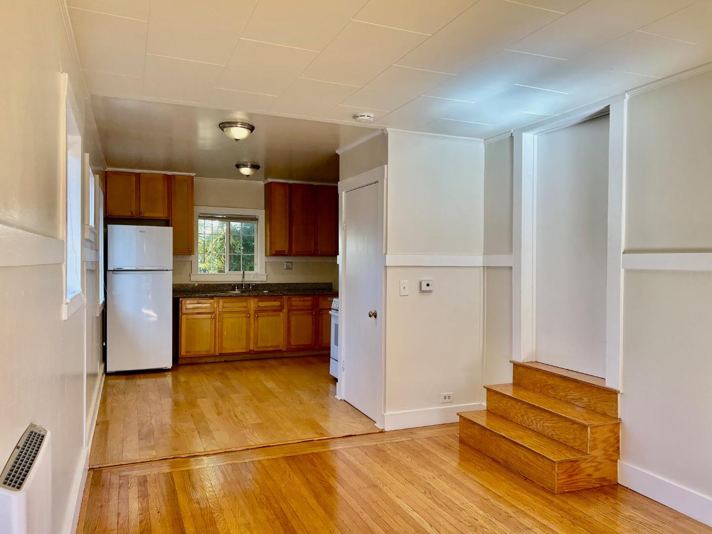 Detail Gallery Image 8 of 28 For 2609 Mcgee Ave #B,  Berkeley,  CA 94703 - 1 Beds | 1 Baths