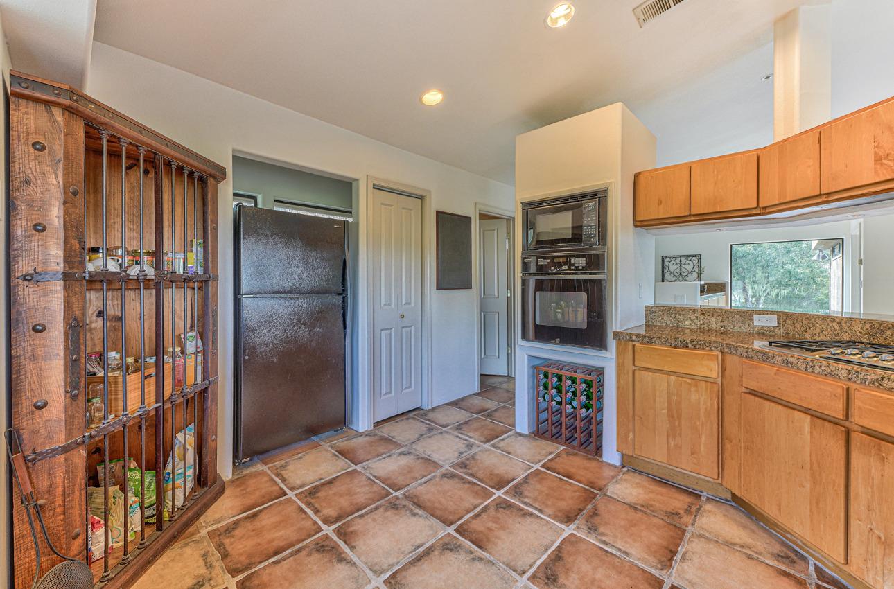 Detail Gallery Image 10 of 24 For 25435 Hidden Mesa Rd, Monterey,  CA 93940 - 3 Beds | 2/1 Baths