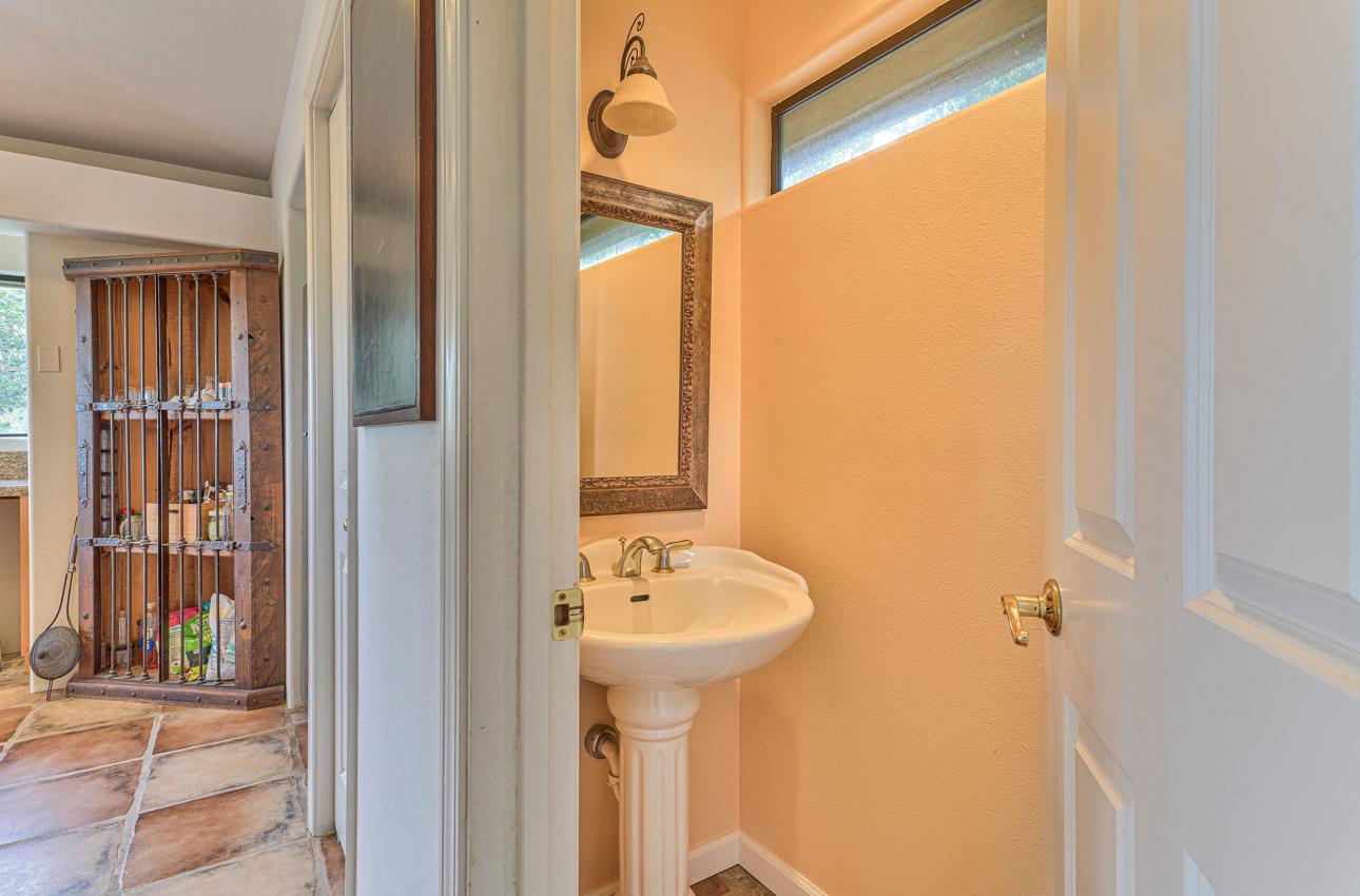 Detail Gallery Image 11 of 24 For 25435 Hidden Mesa Rd, Monterey,  CA 93940 - 3 Beds | 2/1 Baths