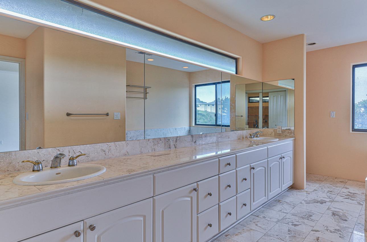 Detail Gallery Image 14 of 24 For 25435 Hidden Mesa Rd, Monterey,  CA 93940 - 3 Beds | 2/1 Baths