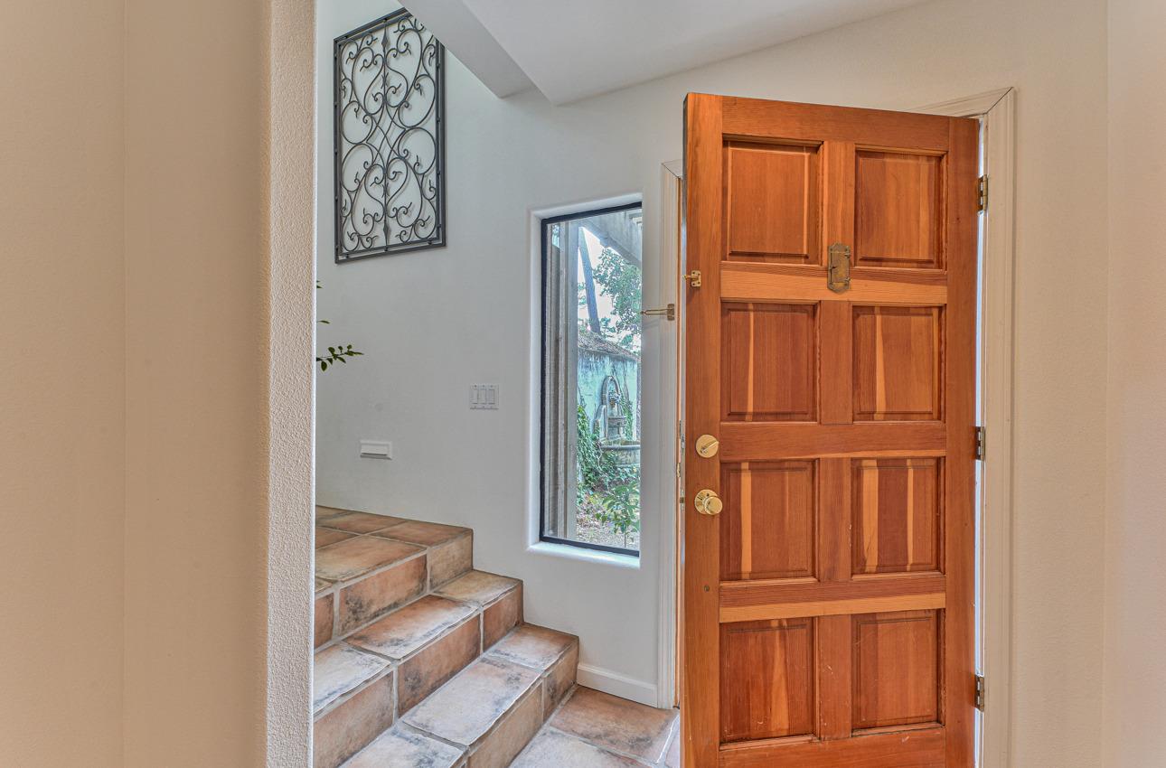 Detail Gallery Image 2 of 24 For 25435 Hidden Mesa Rd, Monterey,  CA 93940 - 3 Beds | 2/1 Baths