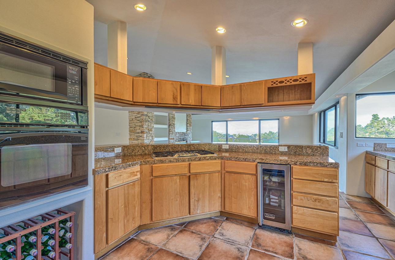 Detail Gallery Image 7 of 24 For 25435 Hidden Mesa Rd, Monterey,  CA 93940 - 3 Beds | 2/1 Baths