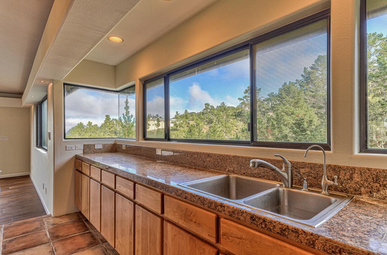Detail Gallery Image 8 of 24 For 25435 Hidden Mesa Rd, Monterey,  CA 93940 - 3 Beds | 2/1 Baths