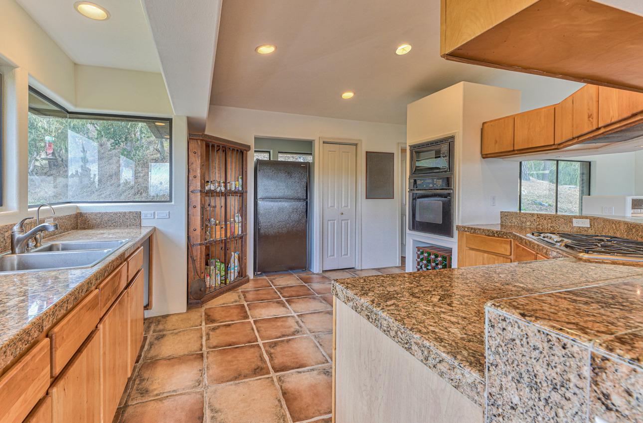Detail Gallery Image 9 of 24 For 25435 Hidden Mesa Rd, Monterey,  CA 93940 - 3 Beds | 2/1 Baths