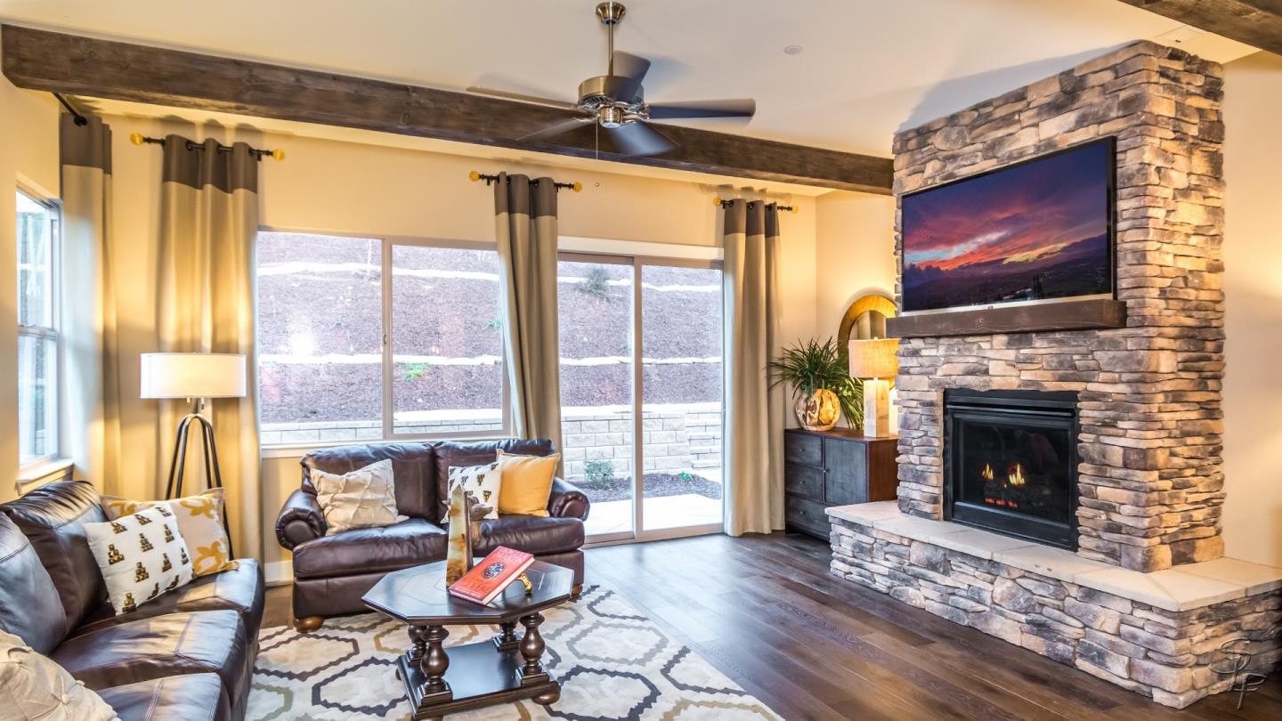 Photo of 935 Cambria Ct #15-22 in Hollister, CA