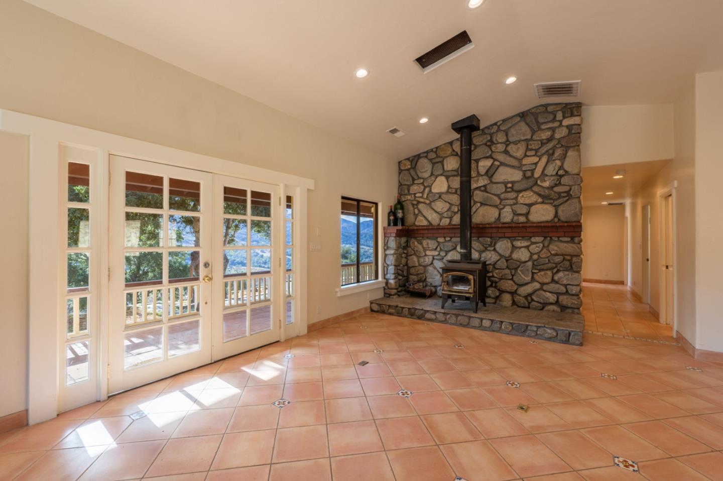 Detail Gallery Image 4 of 37 For 19231 Cachagua Rd, Carmel Valley,  CA 93924 - 3 Beds | 2 Baths