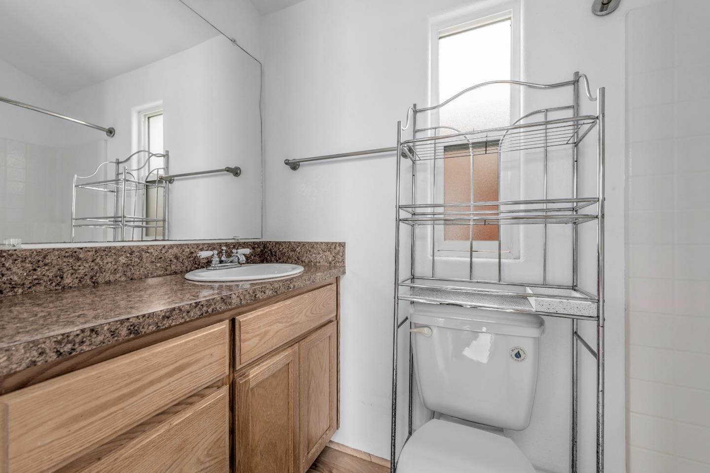 Detail Gallery Image 10 of 11 For 3499 E Bayshore Rd #30,  Redwood City,  CA 94063 - 1 Beds | 1 Baths