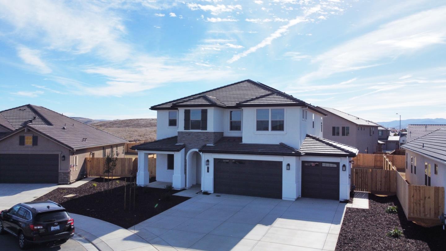 Photo of 967 Oceano Ct #15-15 in Hollister, CA