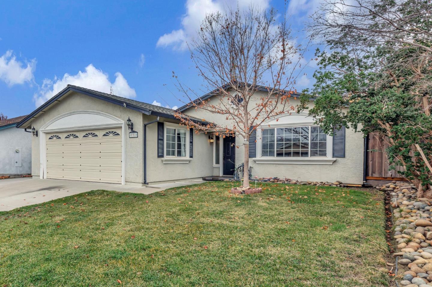 Photo of 931 Bonnie View Dr in Hollister, CA