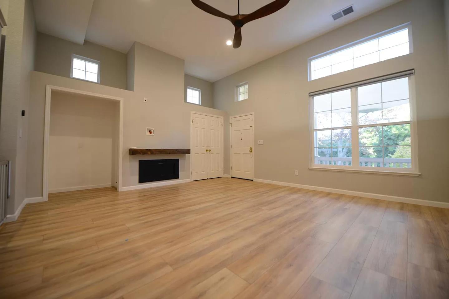 Detail Gallery Image 1 of 1 For 126 Alley Way, Mountain View,  CA 94040 - 3 Beds | 2/1 Baths