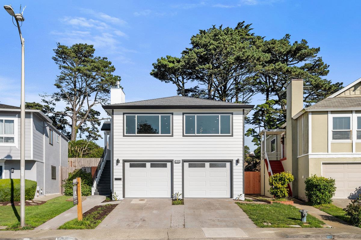 Detail Gallery Image 1 of 1 For 135 Eastridge Cir, Pacifica,  CA 94044 - 4 Beds | 2 Baths