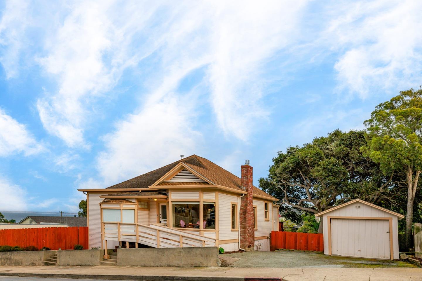 Detail Gallery Image 1 of 1 For 307 Fountain Ave, Pacific Grove,  CA 93950 - 3 Beds | 2/1 Baths