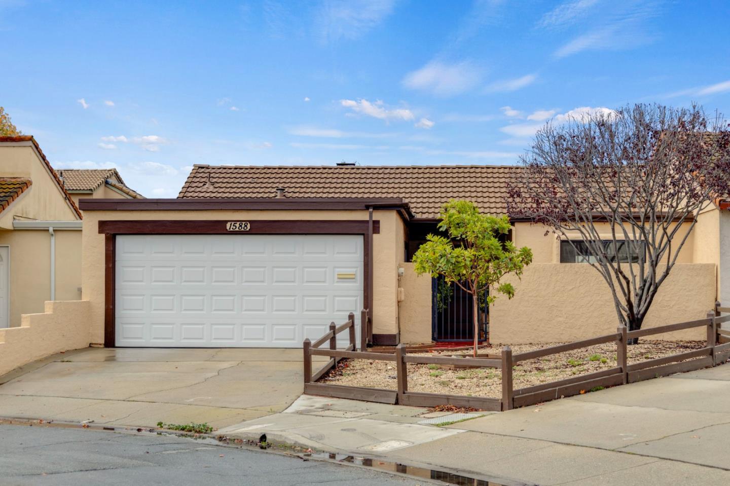 Detail Gallery Image 1 of 1 For 1588 Duran St, Salinas,  CA 93906 - 2 Beds | 1 Baths