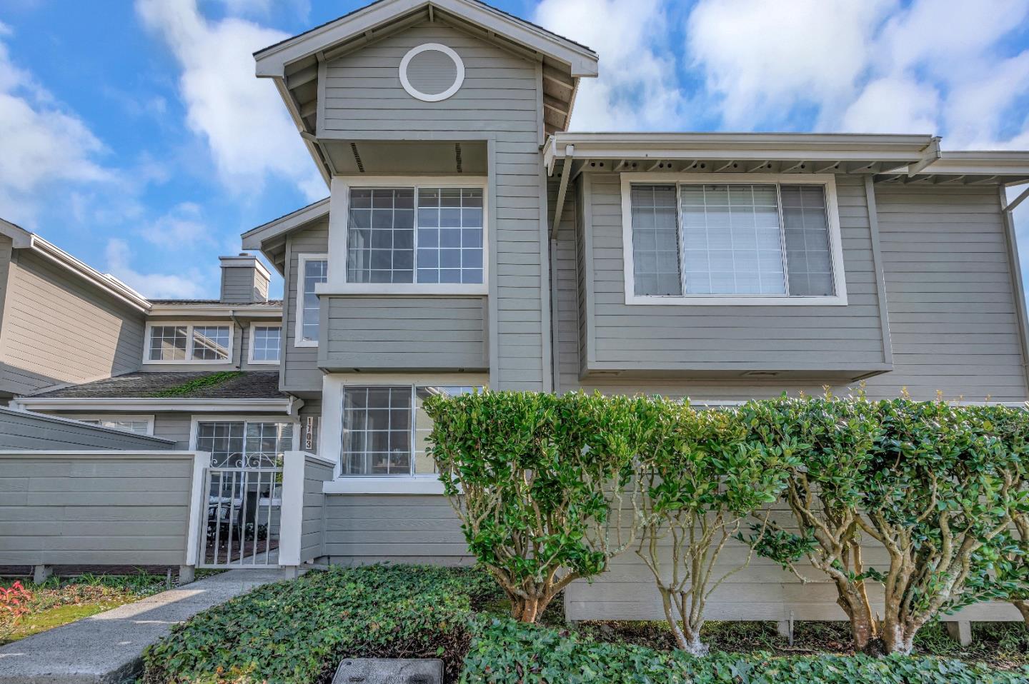 Detail Gallery Image 1 of 1 For 1703 Hampton Ln, Daly City,  CA 94014 - 2 Beds | 2/1 Baths