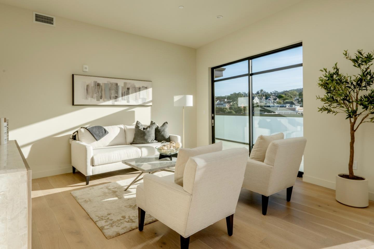 Detail Gallery Image 2 of 15 For 520 Lighthouse Ave #303,  Pacific Grove,  CA 93950 - 2 Beds | 2/1 Baths