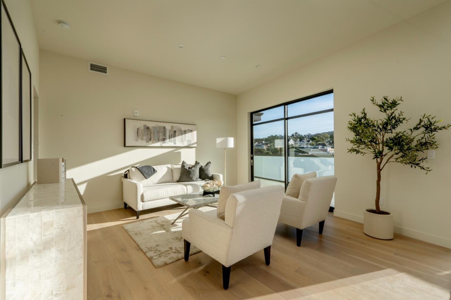 Detail Gallery Image 3 of 15 For 520 Lighthouse Ave #303,  Pacific Grove,  CA 93950 - 2 Beds | 2/1 Baths
