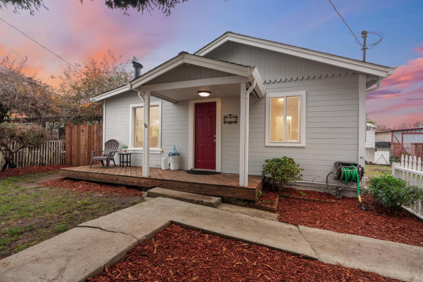 Detail Gallery Image 1 of 1 For 286 Manfre Rd, Watsonville,  CA 95076 - 3 Beds | 2/1 Baths