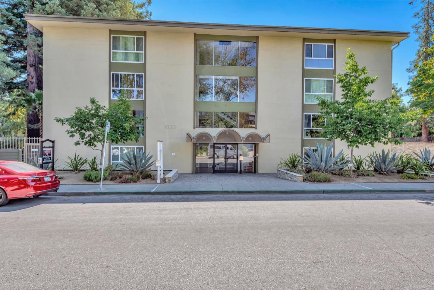 Detail Gallery Image 1 of 1 For 1033 Crestview Dr #216,  Mountain View,  CA 94040 - 2 Beds | 2 Baths