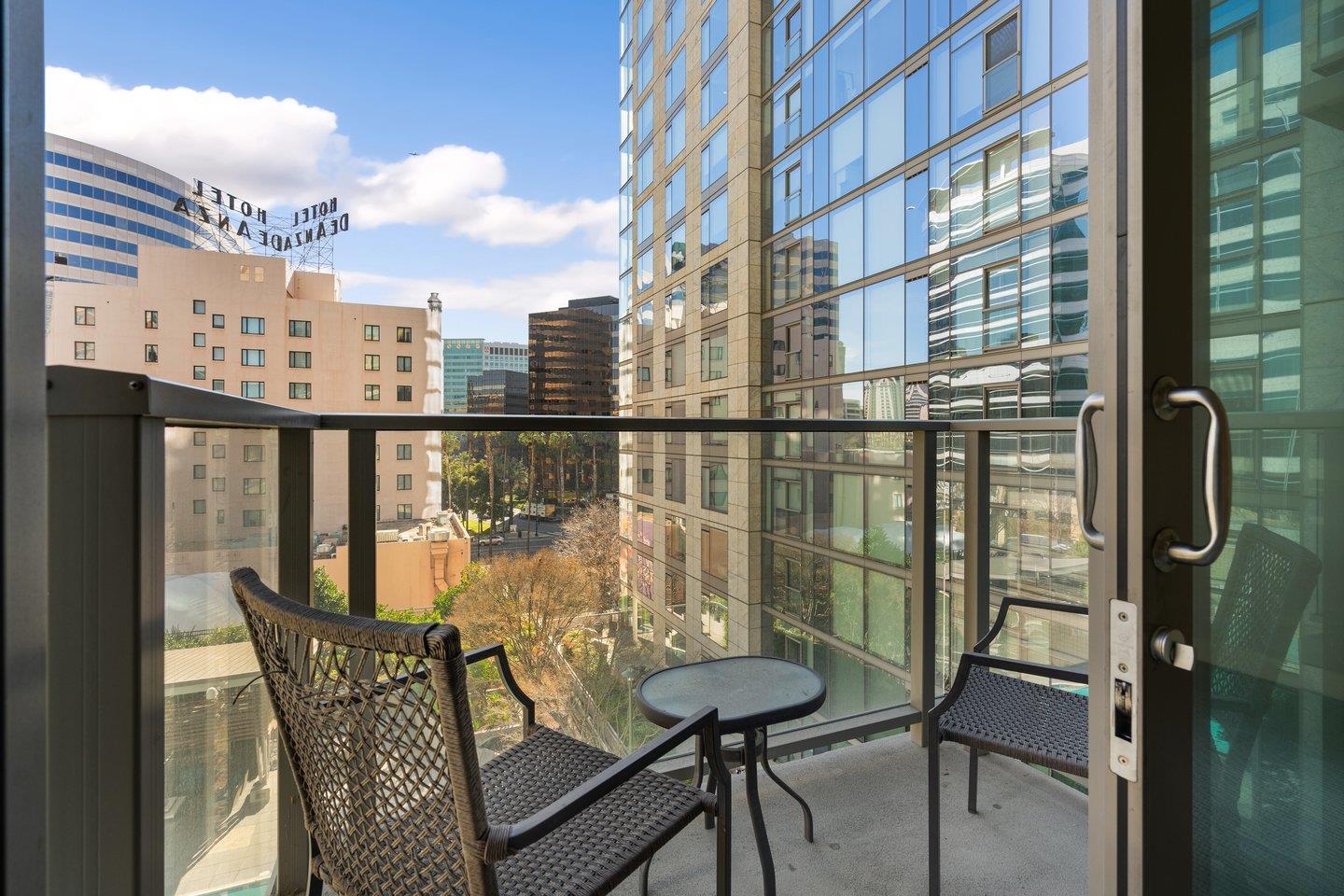 Detail Gallery Image 1 of 1 For 38 N Almaden Blvd #718,  San Jose,  CA 95110 - 2 Beds | 1 Baths