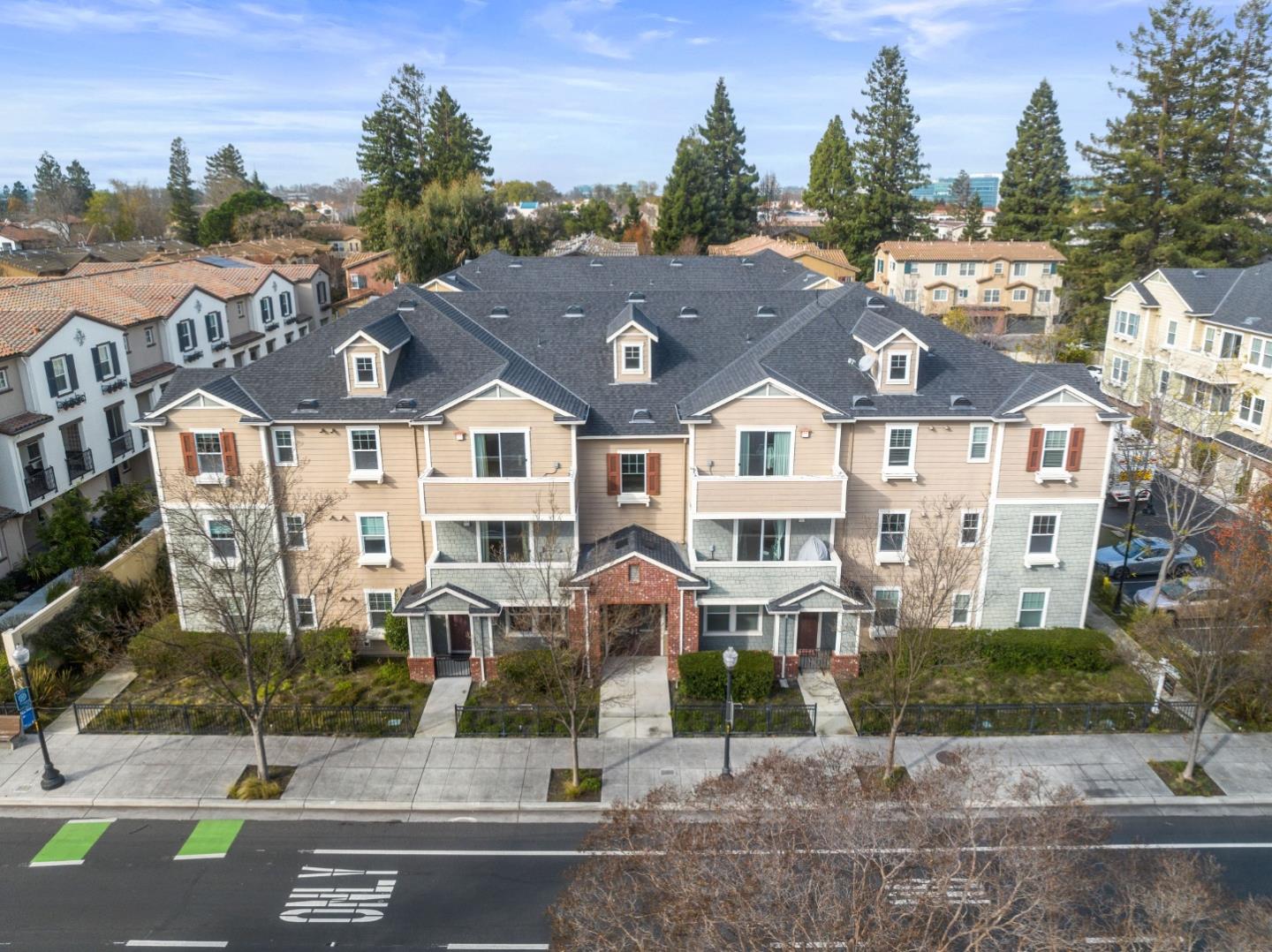 Detail Gallery Image 1 of 1 For 1033 Scotia Ter #302,  Sunnyvale,  CA 94089 - 2 Beds | 2 Baths