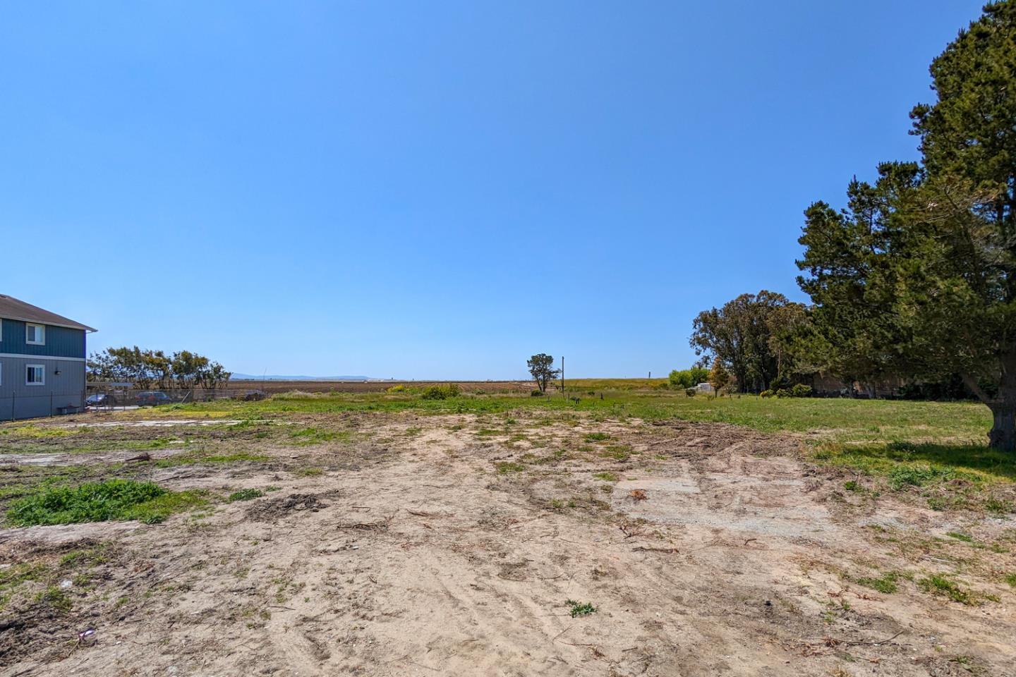 10298 Tembladera St, Castroville, CA 95012 Beds Baths