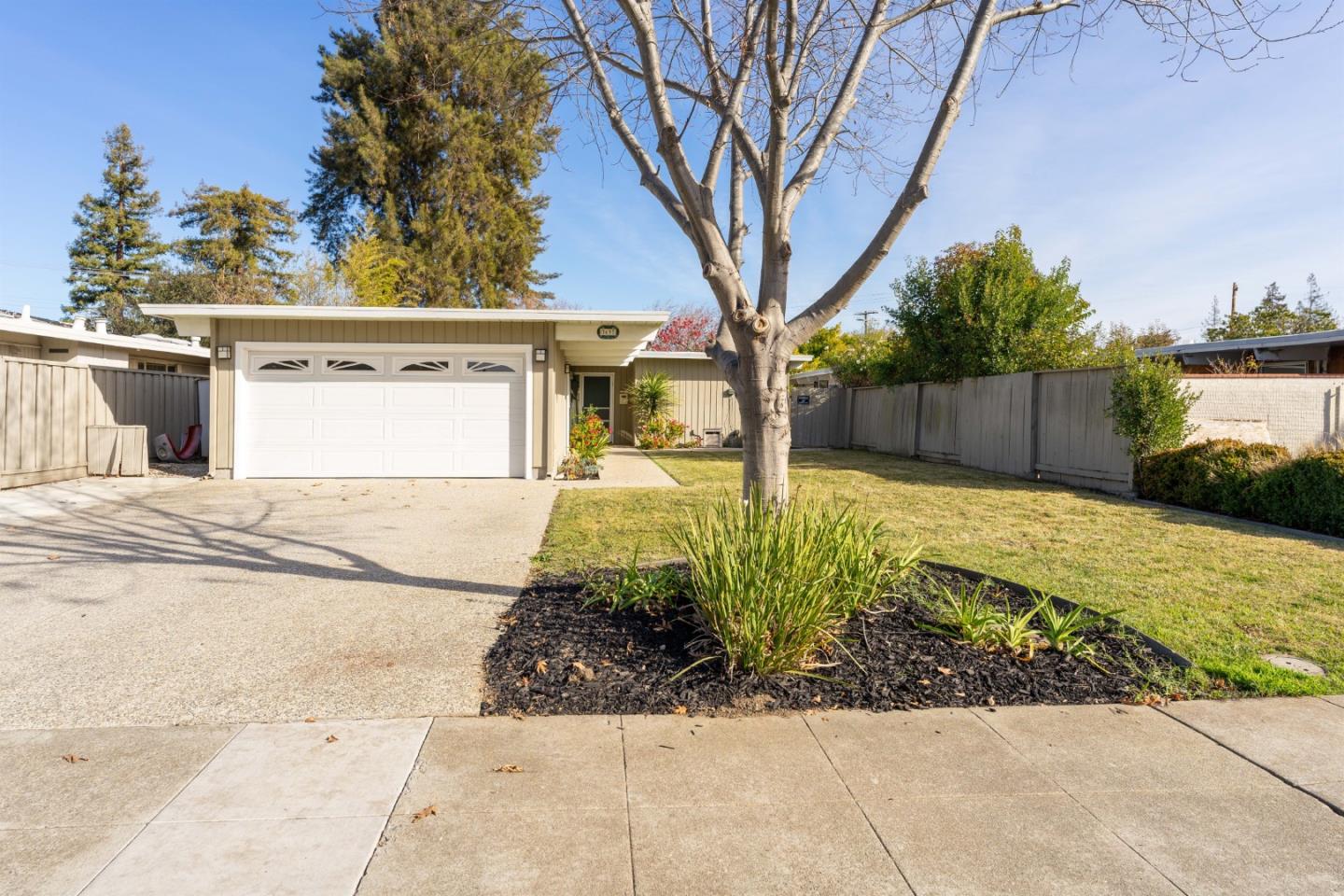 Detail Gallery Image 1 of 1 For 3697 South Ct, Palo Alto,  CA 94306 - 3 Beds | 2 Baths