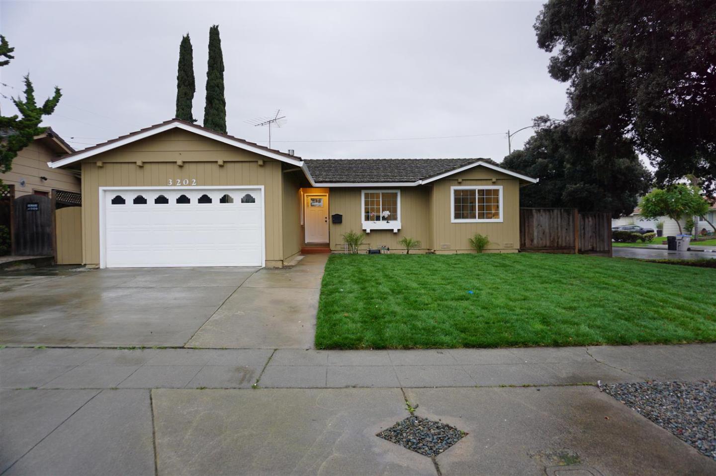 Detail Gallery Image 1 of 1 For 3202 Desertwood Ln, San Jose,  CA 95132 - 3 Beds | 2 Baths