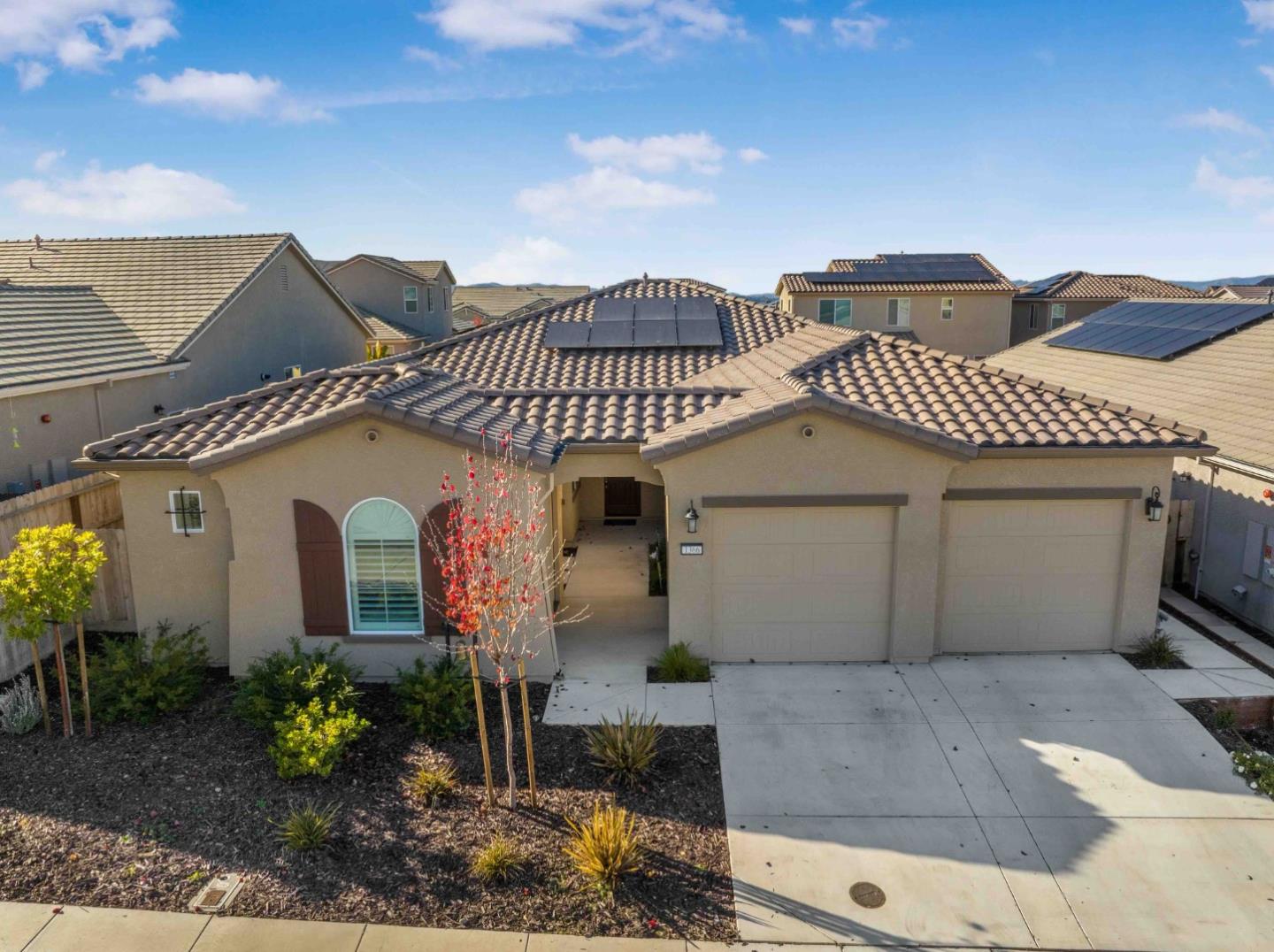 Detail Gallery Image 1 of 51 For 1366 Wildrose Dr, Hollister,  CA 95023 - 4 Beds | 3/1 Baths