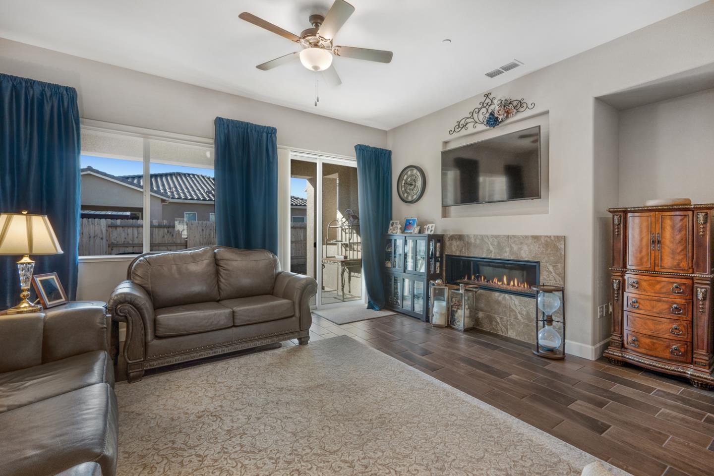 Detail Gallery Image 10 of 51 For 1366 Wildrose Dr, Hollister,  CA 95023 - 4 Beds | 3/1 Baths