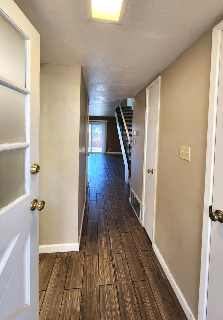 Detail Gallery Image 2 of 26 For 3392 Landess Ave #D,  San Jose,  CA 95132 - 3 Beds | 1/1 Baths