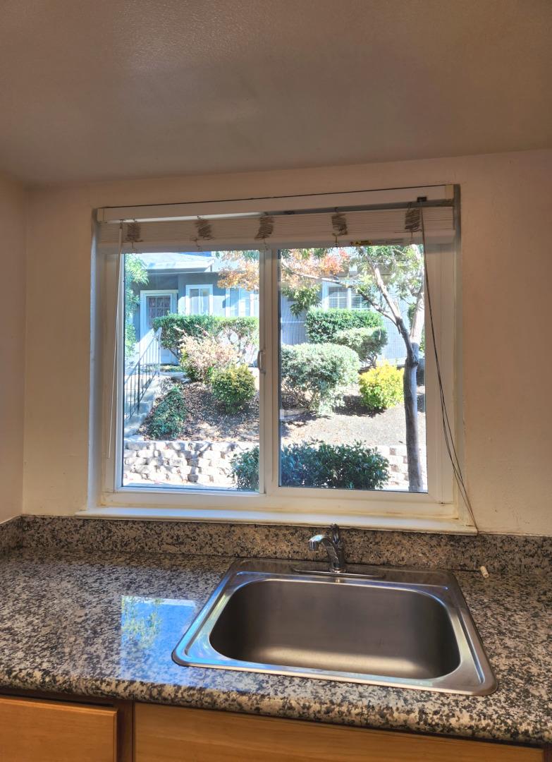Detail Gallery Image 5 of 26 For 3392 Landess Ave #D,  San Jose,  CA 95132 - 3 Beds | 1/1 Baths