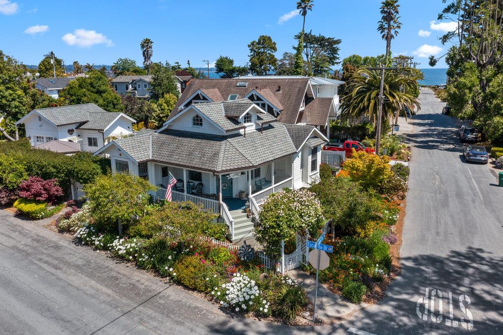 Detail Gallery Image 1 of 1 For 212 Hollister Ave, Capitola,  CA 95010 - 2 Beds | 2/1 Baths