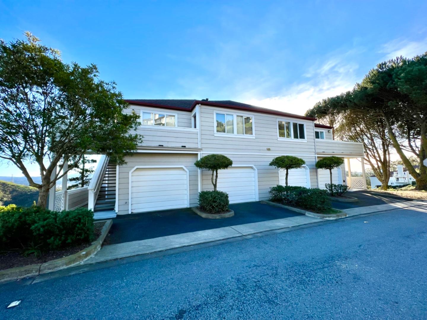 Detail Gallery Image 1 of 1 For 685 Mountain View Dr #2,  Daly City,  CA 94014 - 3 Beds | 2/1 Baths