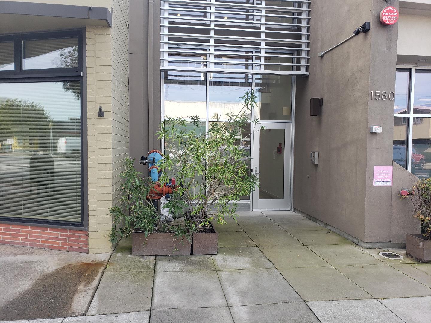 Detail Gallery Image 1 of 1 For 1580 Laurel St #APT 1,  San Carlos,  CA 94070 - 2 Beds | 2/1 Baths