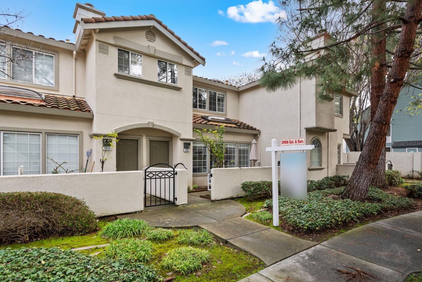 Detail Gallery Image 1 of 1 For 1235 Trumpeter Pl, San Jose,  CA 95131 - 2 Beds | 2/1 Baths
