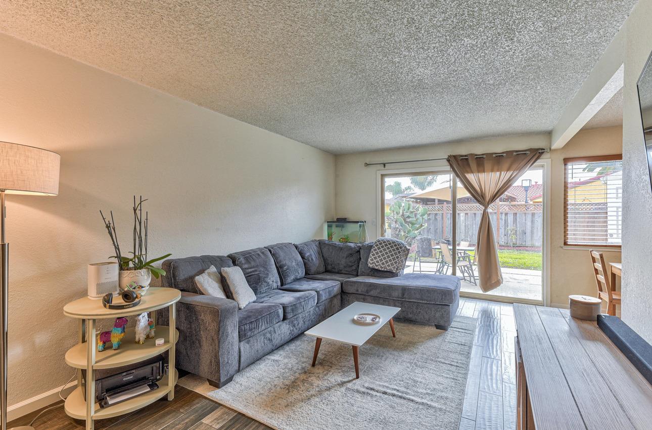 Detail Gallery Image 3 of 21 For 293 Sunnyhills Dr #293,  Watsonville,  CA 95076 - 3 Beds | 1/1 Baths