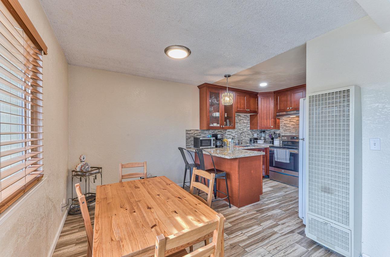 Detail Gallery Image 7 of 21 For 293 Sunnyhills Dr #293,  Watsonville,  CA 95076 - 3 Beds | 1/1 Baths