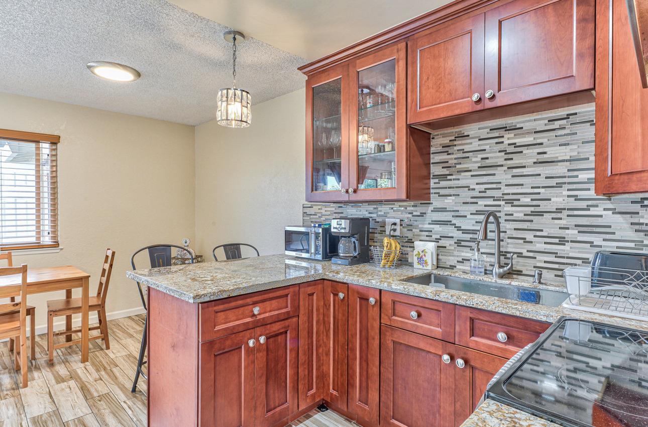 Detail Gallery Image 9 of 21 For 293 Sunnyhills Dr #293,  Watsonville,  CA 95076 - 3 Beds | 1/1 Baths