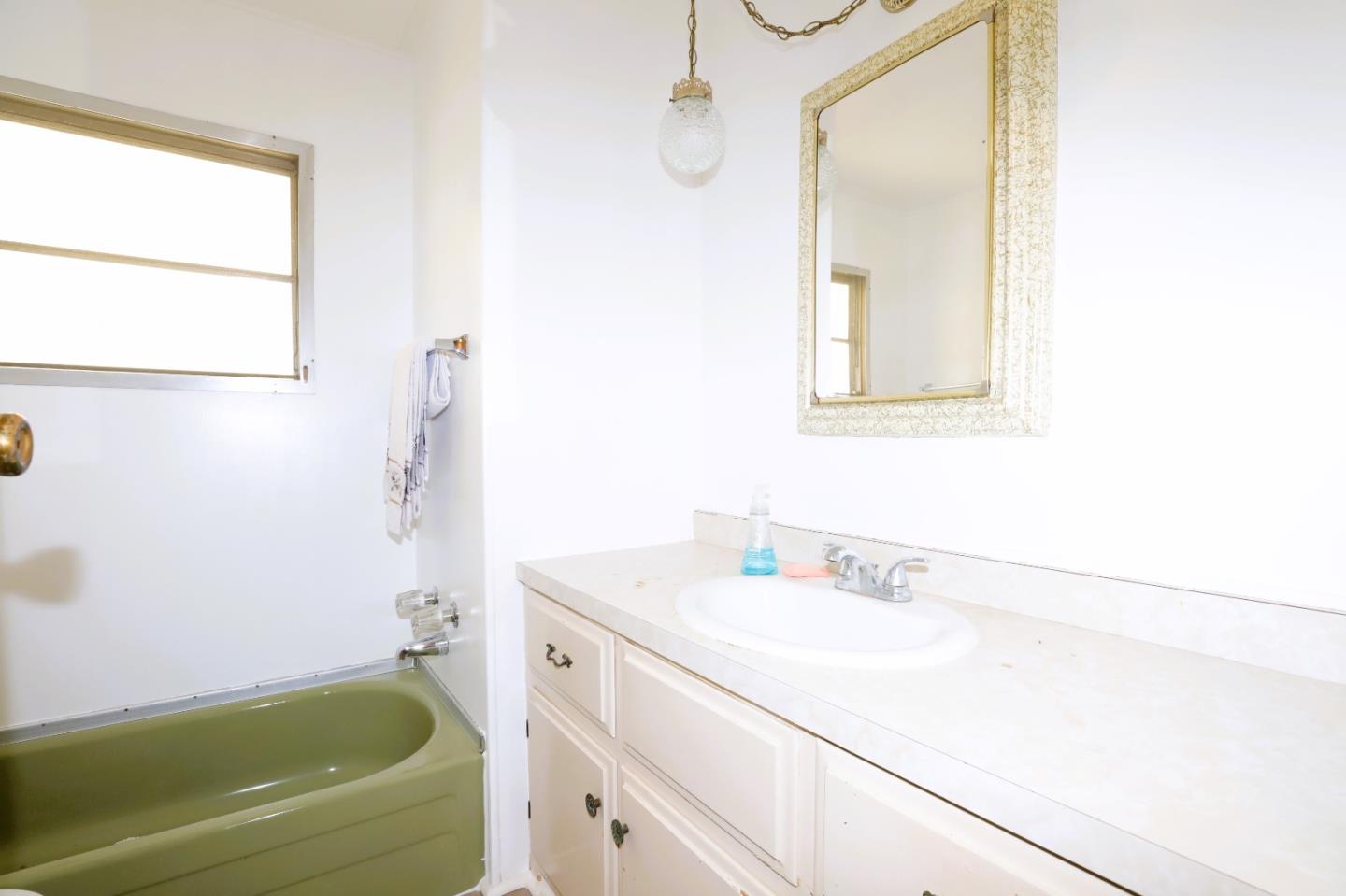 Detail Gallery Image 10 of 13 For 1220 Tasman Dr #424,  Sunnyvale,  CA 94089 - 3 Beds | 2 Baths
