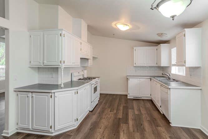 Detail Gallery Image 10 of 39 For 13703 Monte Bello #121,  Castroville,  CA 95012 - 3 Beds | 2 Baths