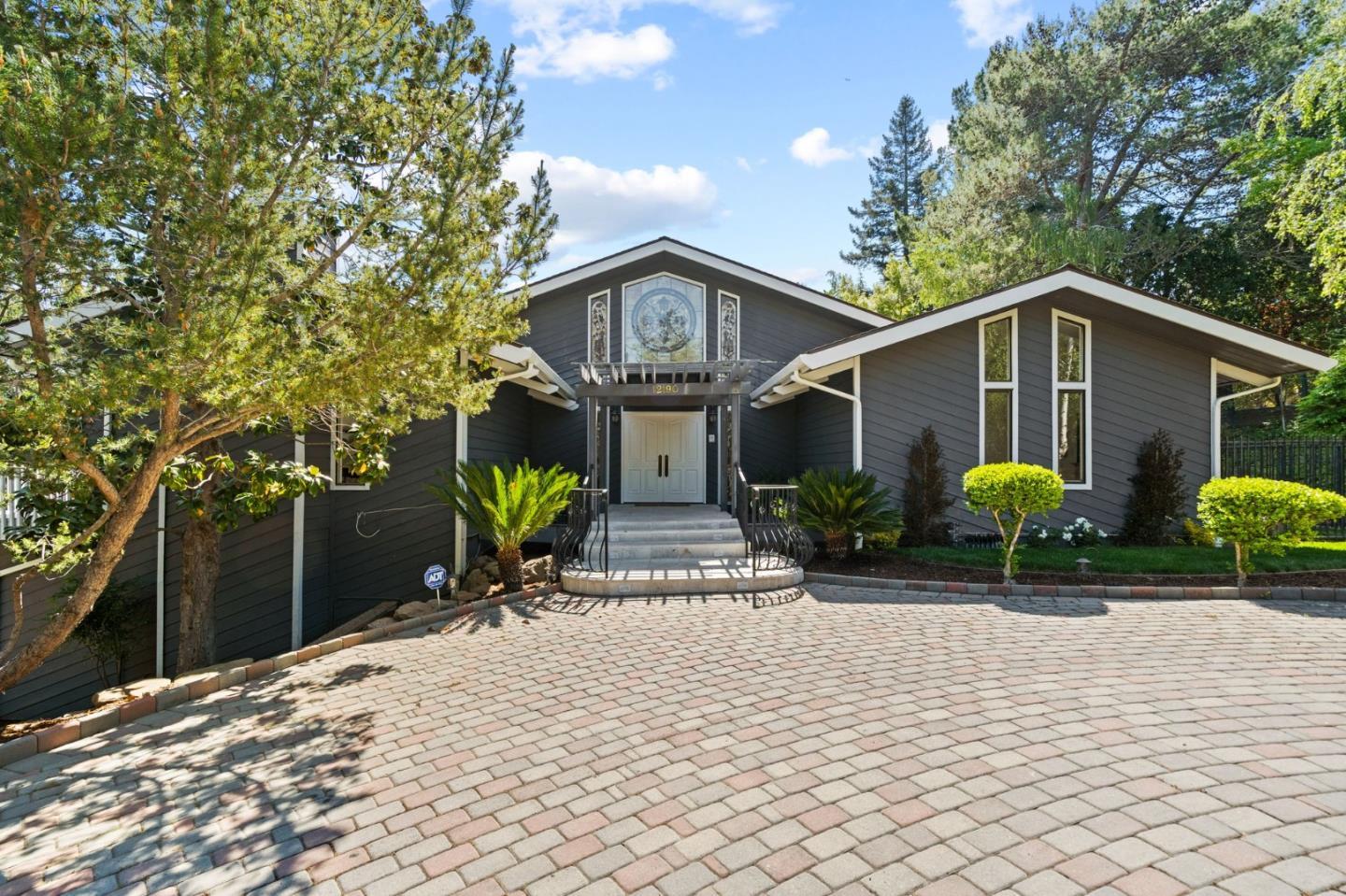 Detail Gallery Image 3 of 53 For 12190 Padre Ct, Los Altos Hills,  CA 94022 - 5 Beds | 4 Baths