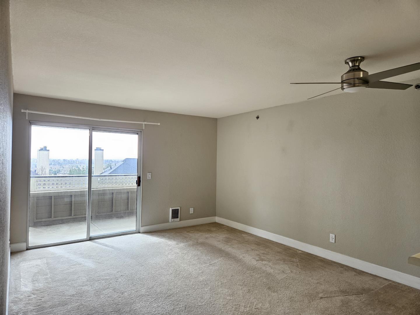 Detail Gallery Image 1 of 1 For 695 Bristol Dr #380,  Hayward,  CA 94544 - 1 Beds | 1 Baths