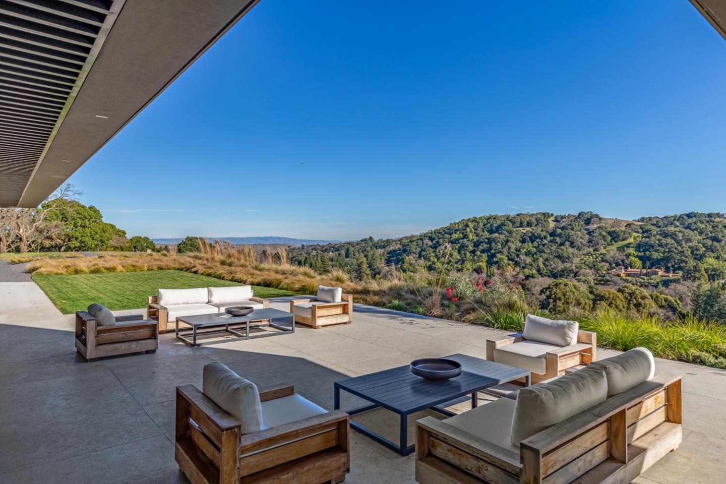 Detail Gallery Image 8 of 39 For 40 Firethorn Way, Portola Valley,  CA 94028 - 7 Beds | 7/2 Baths