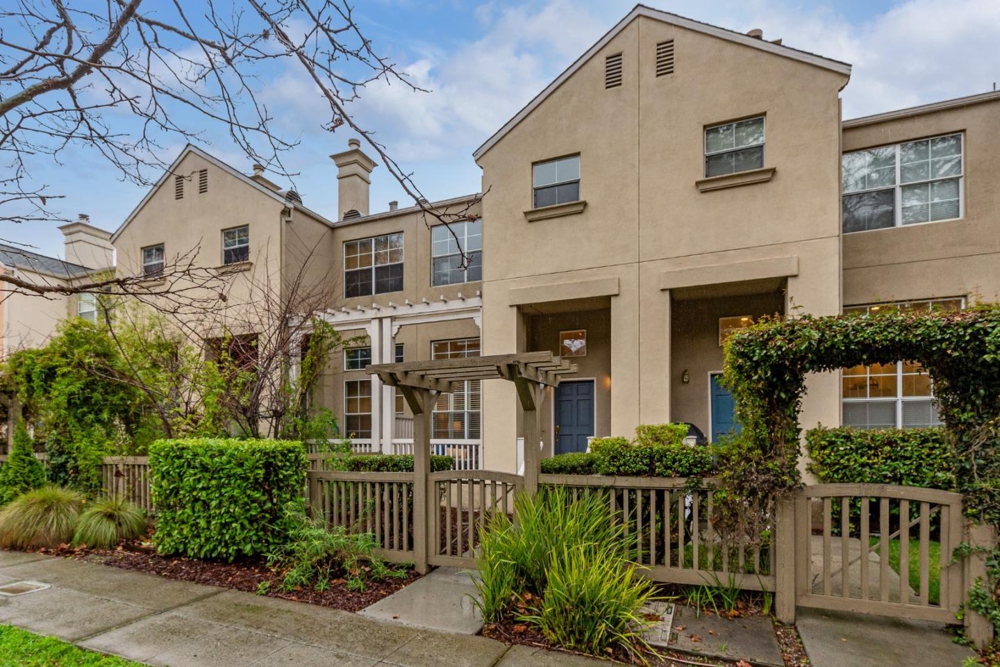 Detail Gallery Image 1 of 1 For 106 Alley Way, Mountain View,  CA 94040 - 2 Beds | 2/1 Baths