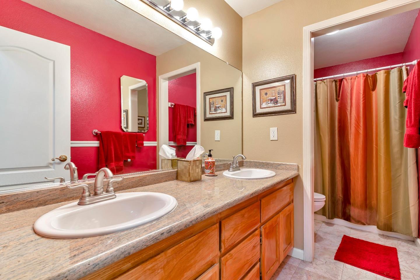 Detail Gallery Image 13 of 23 For 530 Lemos Ct, Hollister,  CA 95023 - 3 Beds | 2 Baths
