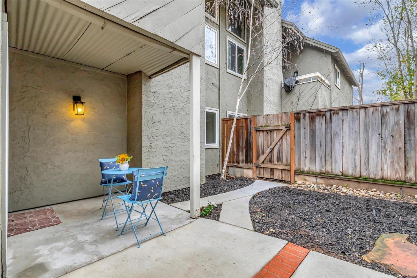 Detail Gallery Image 33 of 39 For 2124 Canoas Garden Ave #2,  San Jose,  CA 95125 - 2 Beds | 1/1 Baths