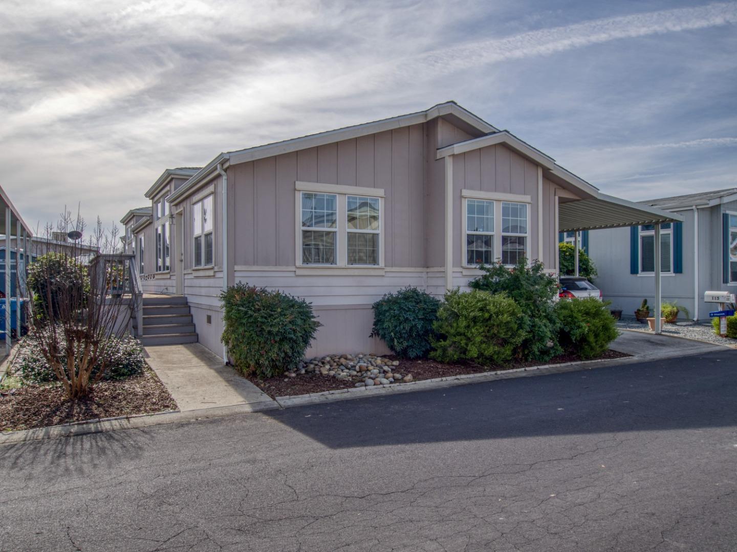 Detail Gallery Image 1 of 1 For 500 W 10th St #115,  Gilroy,  CA 95020 - 3 Beds | 2 Baths