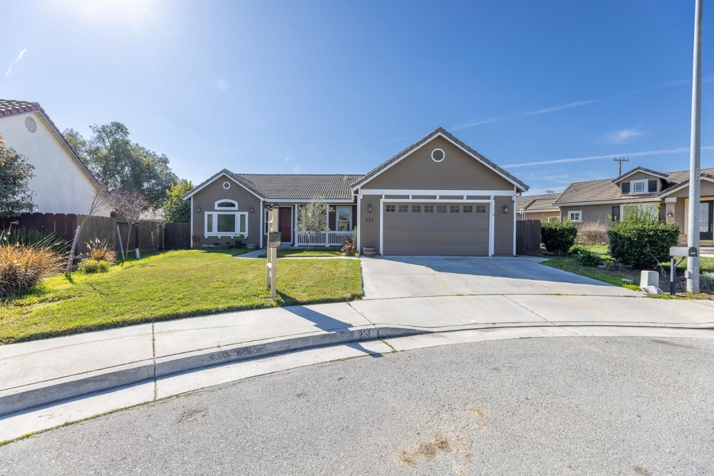 Photo of 251 Bundeson Dr in Hollister, CA