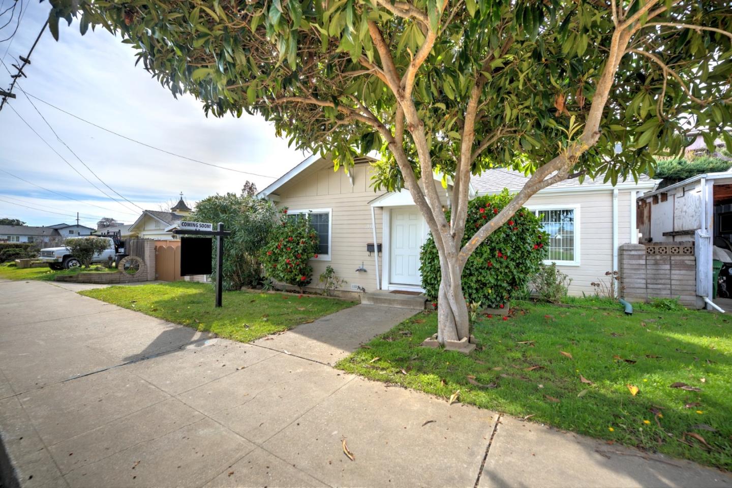 Detail Gallery Image 1 of 1 For 19379 Lake Chabot Rd, Castro Valley,  CA 94546 - 3 Beds | 2 Baths